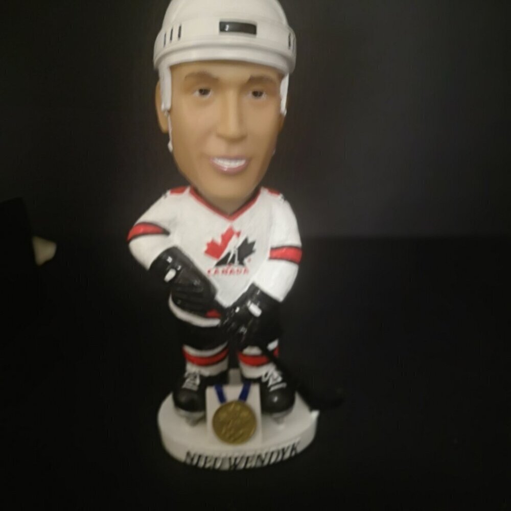 VTG Joe Nieuwendyk 2002 Olympic Team Canada Hockey Gold Medal Bobble Head